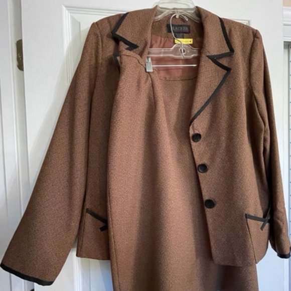 Dresses & Skirts - Skirt Suit Set